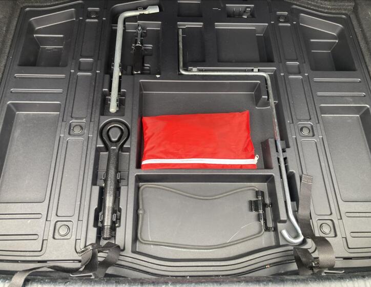 Lexus IS 300h 28