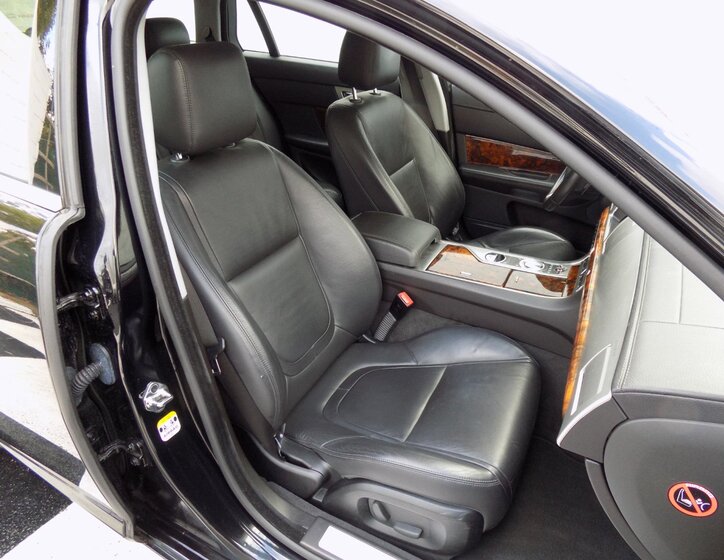 Jaguar XF 17