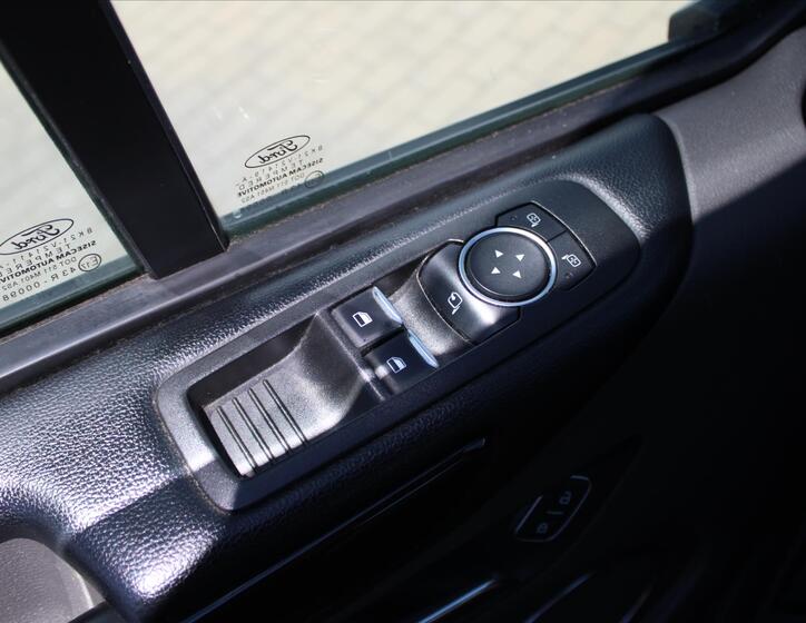 Ford Tourneo Custom 23