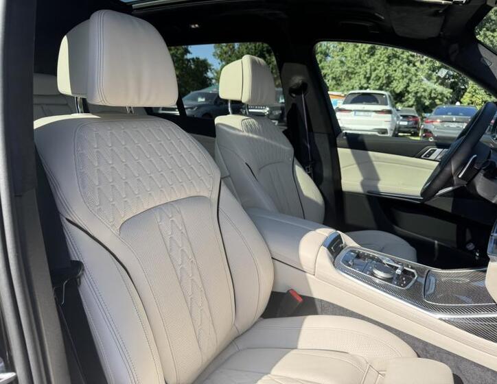BMW X7 25