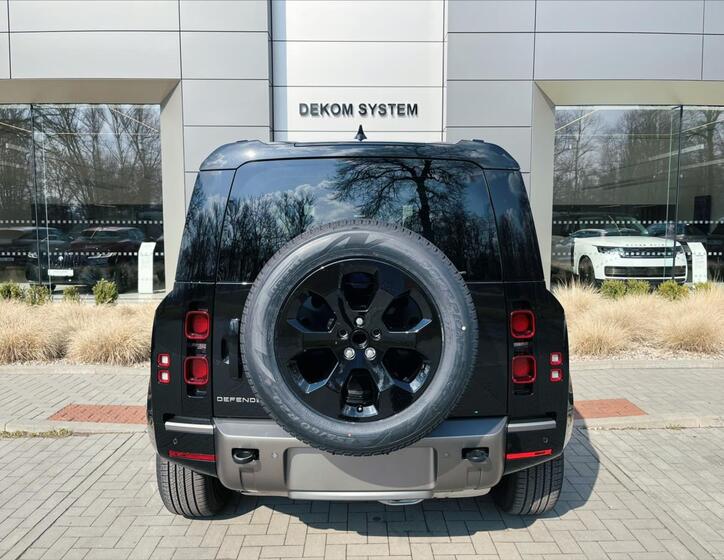 Land Rover Defender 6