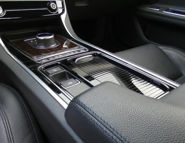 Jaguar XF 6