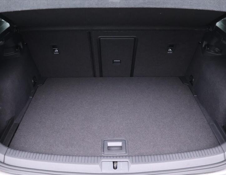 Volkswagen Golf 10