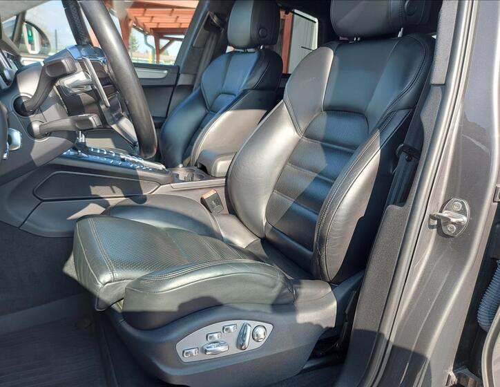 Porsche Macan 26