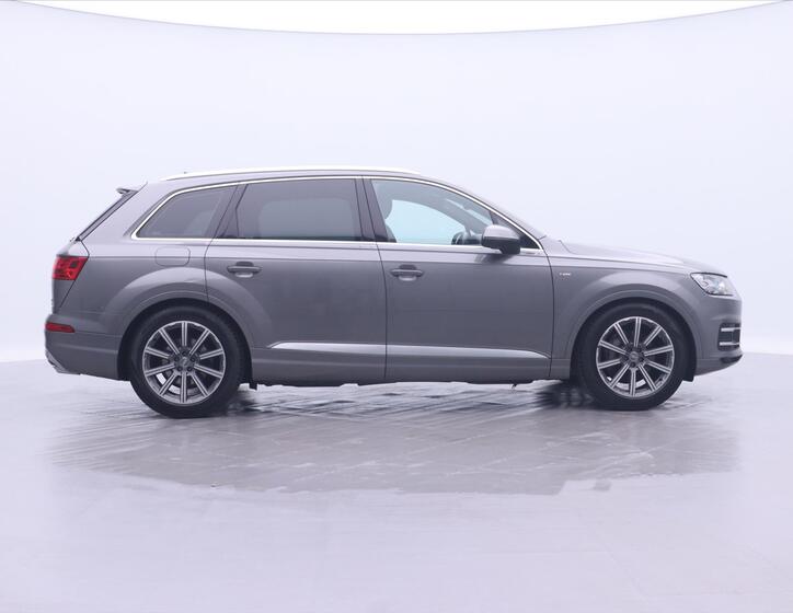 Audi Q7 8