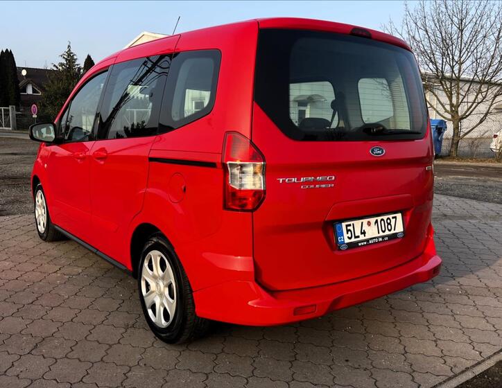 Ford Tourneo Courier 4