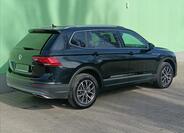 Volkswagen Tiguan 8