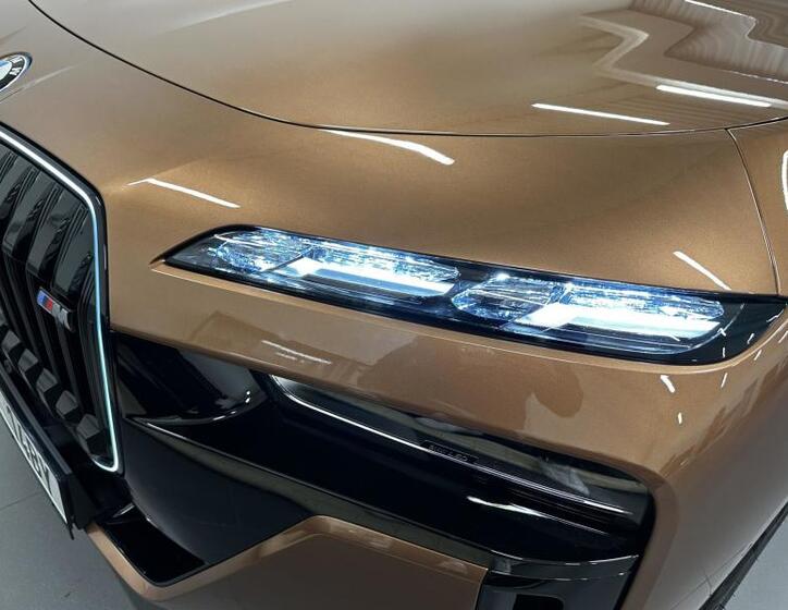 BMW i7 5
