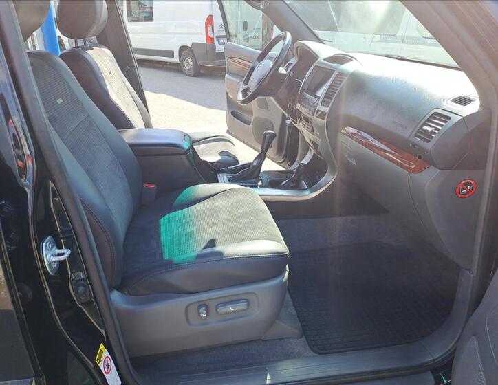 Toyota Land Cruiser 8