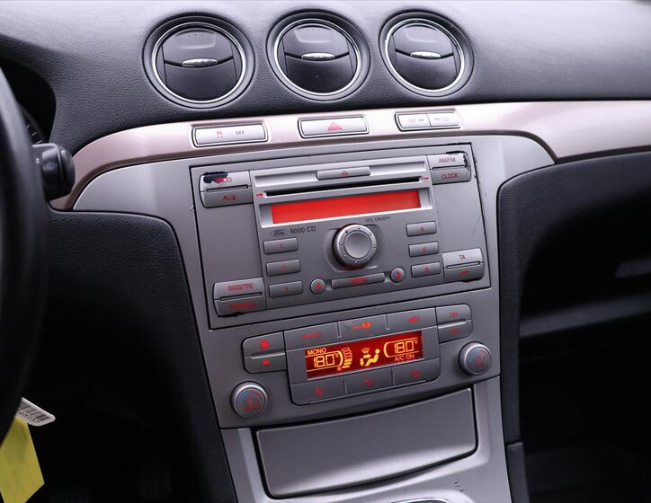 Ford Galaxy 19