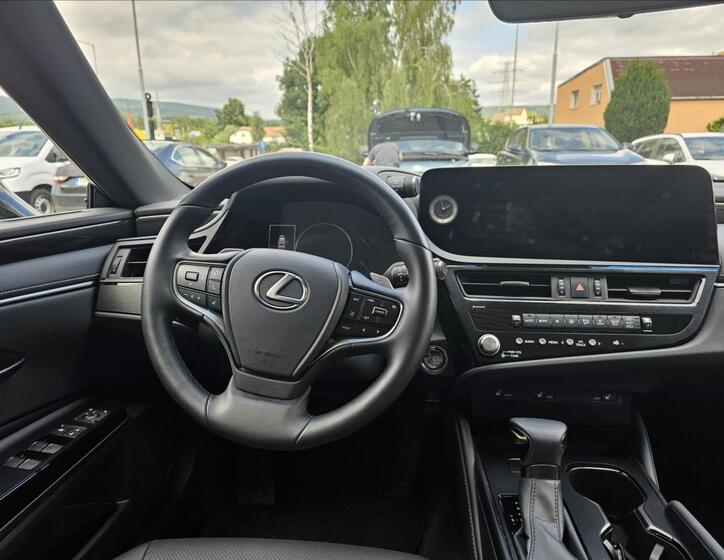 Lexus ES 300h 6