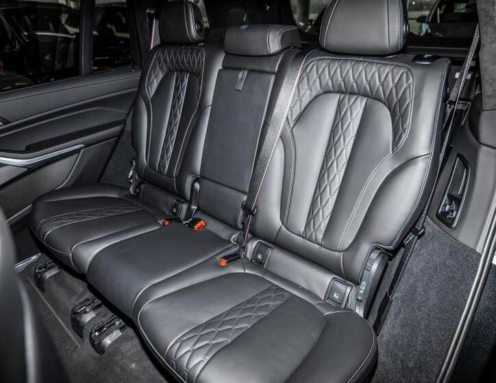 BMW X7 8