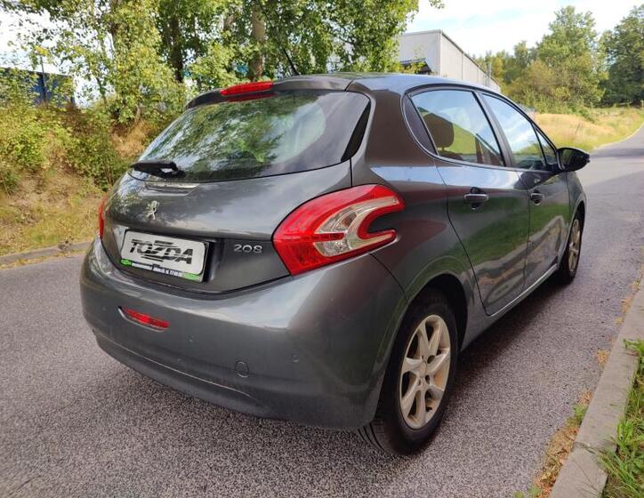 Peugeot 208 5