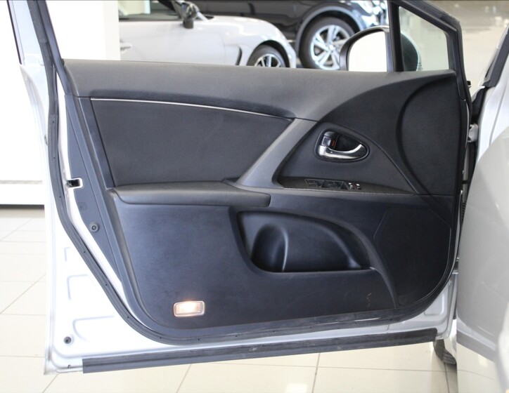 Toyota Avensis 12
