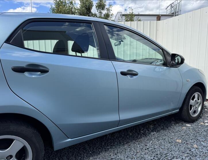 Mazda 2 17