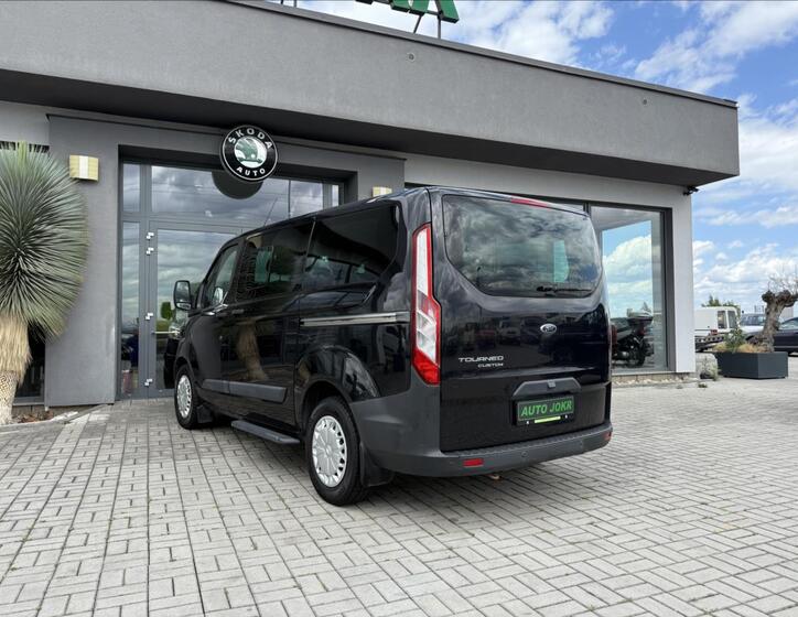 Ford Tourneo 8