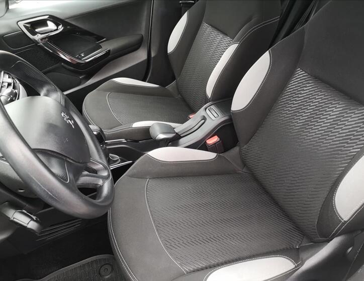Peugeot 2008 13