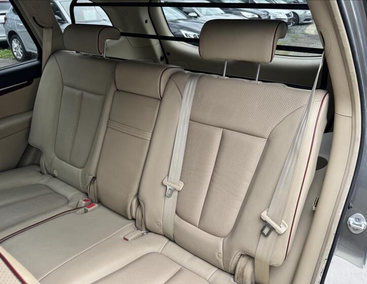 Hyundai Santa Fe 32