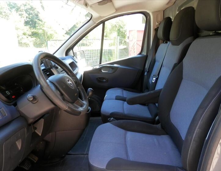 Opel Vivaro 11