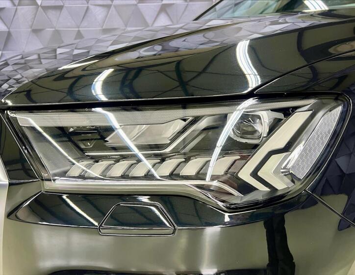 Audi Q7 8