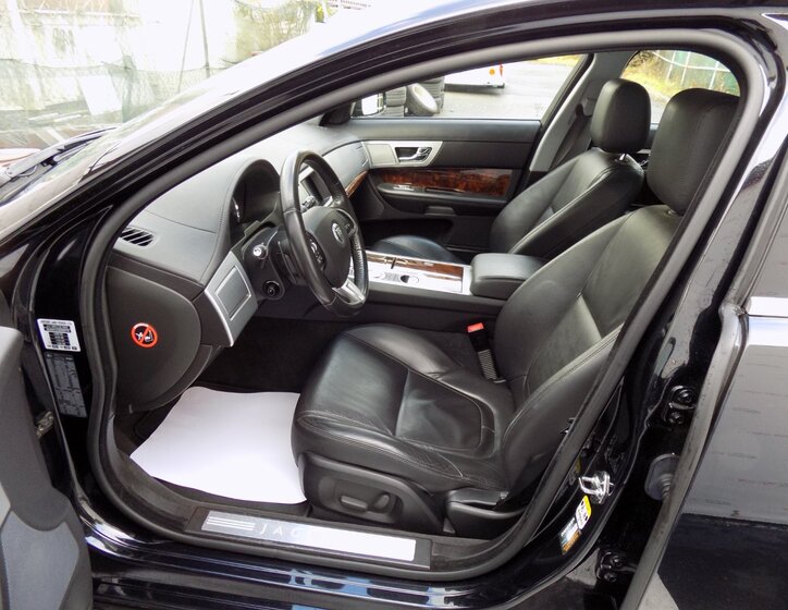 Jaguar XF 12