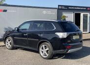 Mitsubishi Outlander 4