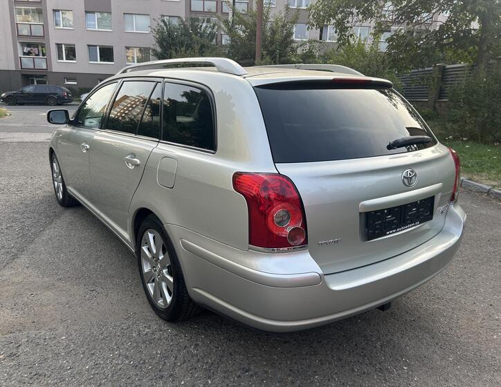 Toyota Avensis 4