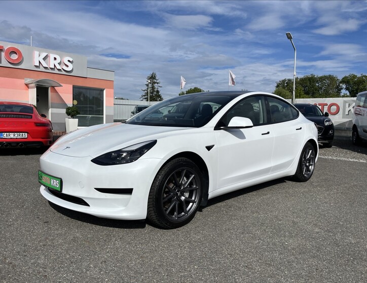 Tesla Model 3 12