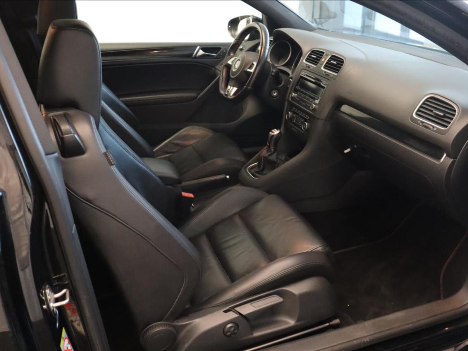 Volkswagen Golf 16