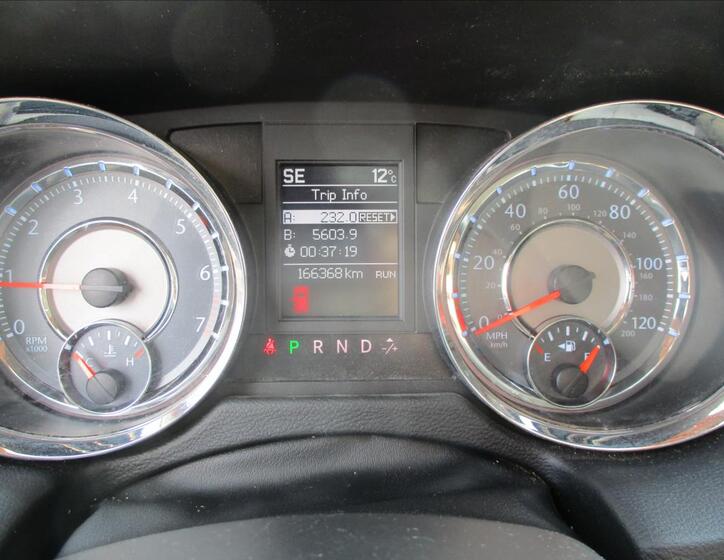 Chrysler Town & Country 18