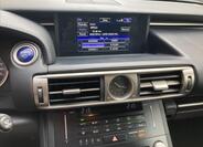 Lexus IS 300h 23