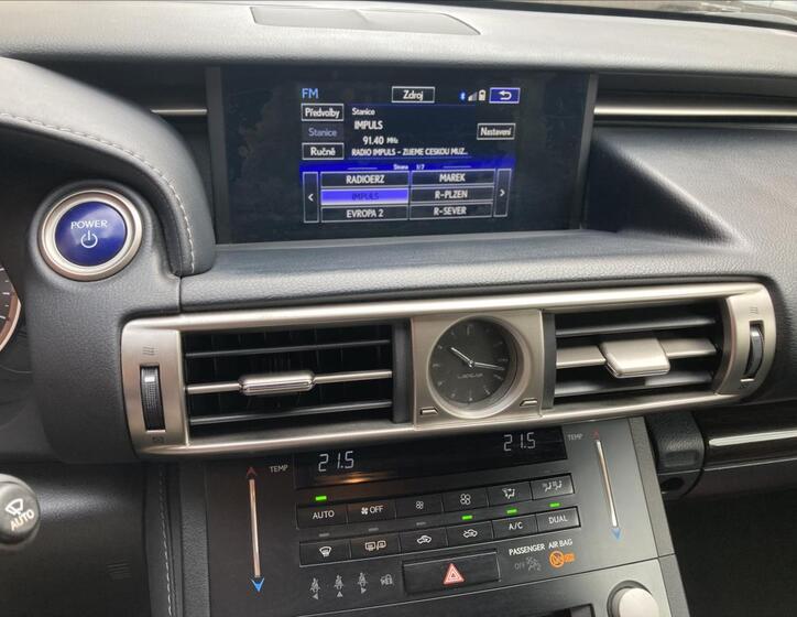 Lexus IS 300h 23