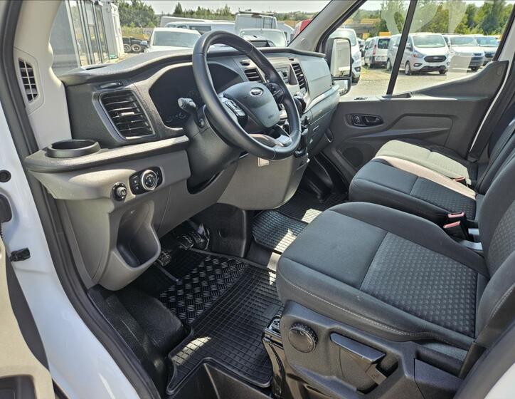 Ford Transit 8