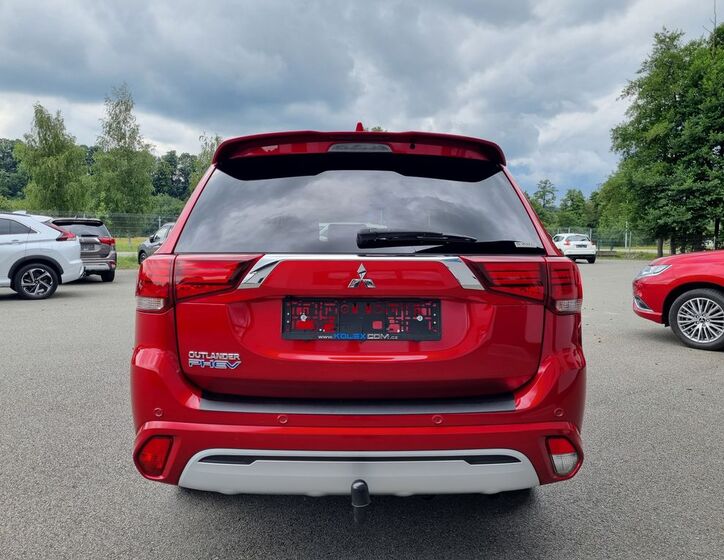 Mitsubishi Outlander 4