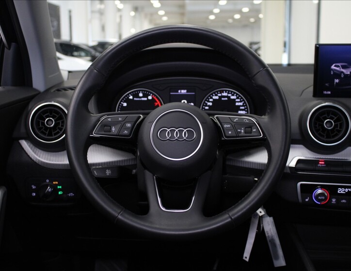 Audi Q2 9