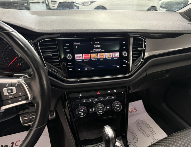Volkswagen T-Roc 11