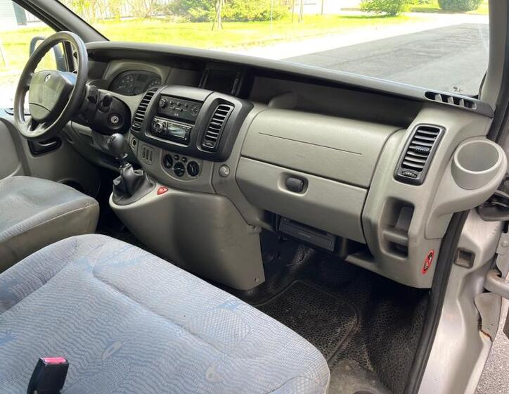 Renault Trafic 23