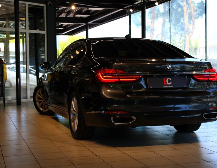 BMW Řada 7 27
