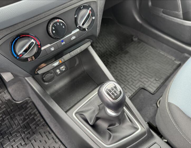 Hyundai i20 16