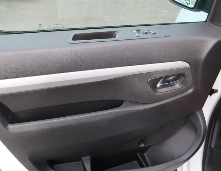 Peugeot Traveller 17