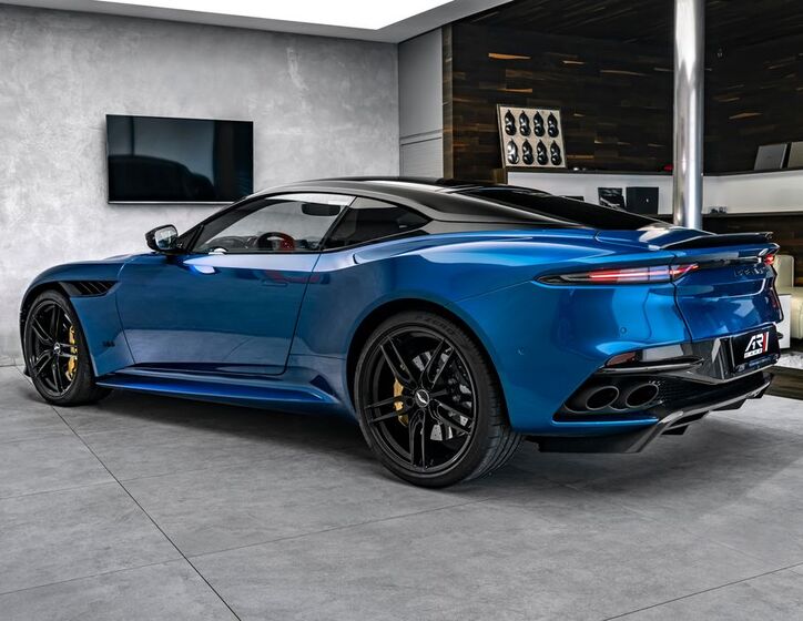 Aston Martin DBS 7