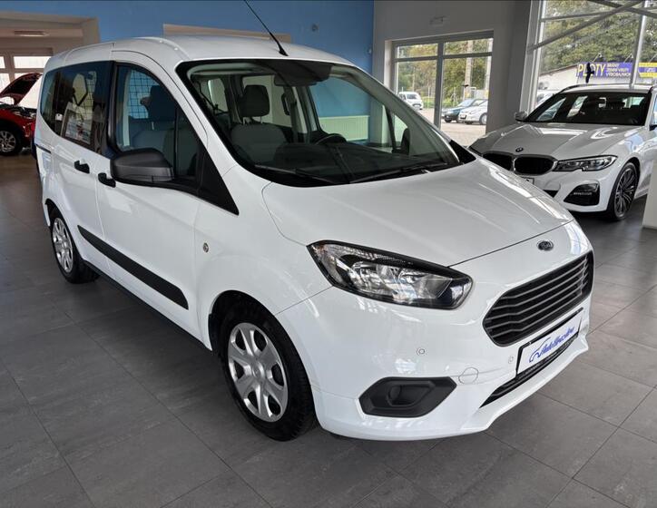 Ford Tourneo Courier 1