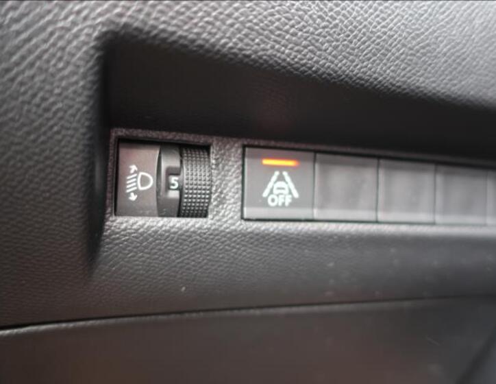 Peugeot 208 24