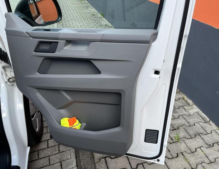 Volkswagen Caravelle 16