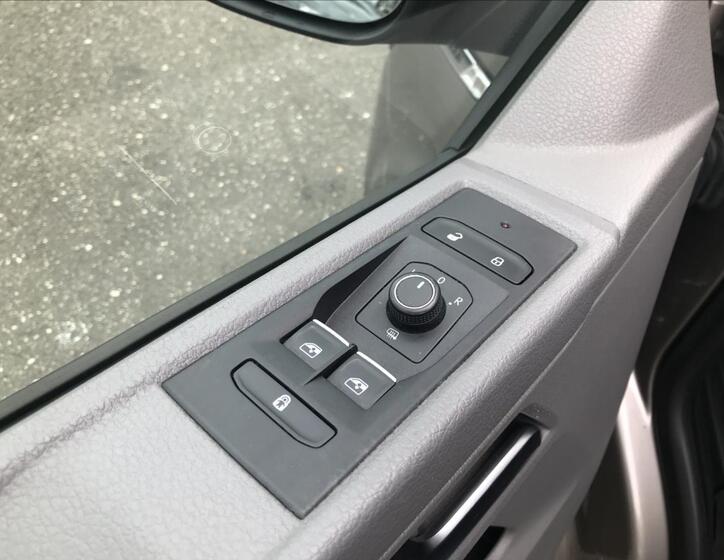 Volkswagen Caravelle 15