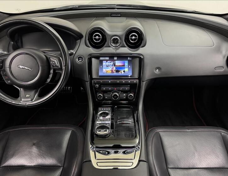 Jaguar XJ 7