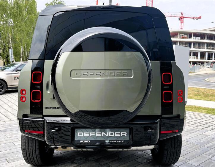 Land Rover Defender 5