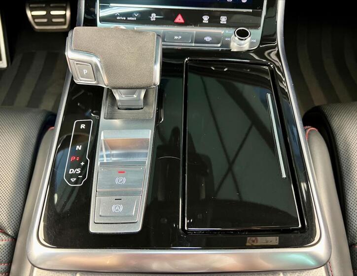 Audi RS Q8 26