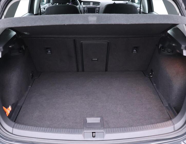 Volkswagen Golf 10
