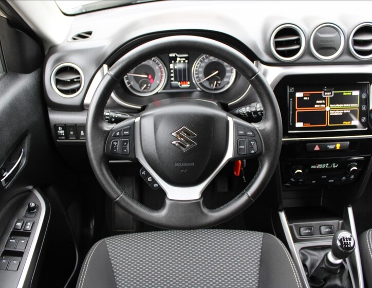 Suzuki Vitara 10